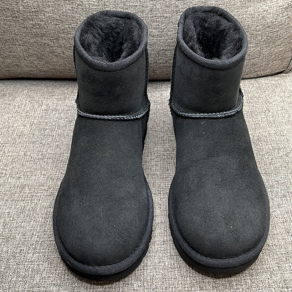 UGG Classic Mini II Genuine Shearling Lined Boot, BLACK SIZE 6 US   0398 - Picture 5 of 12